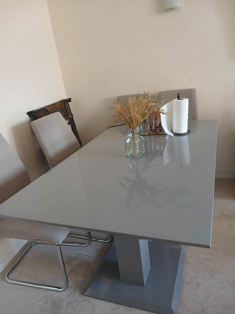Dining table and chest of drawers