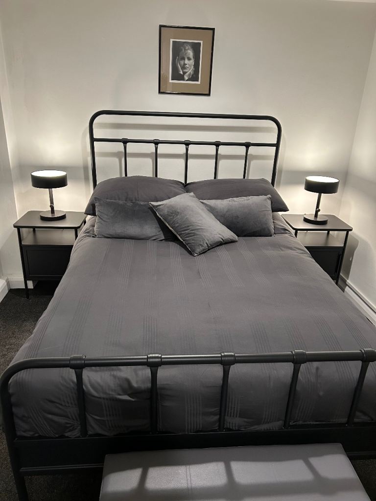 Newly refurbished large double room 