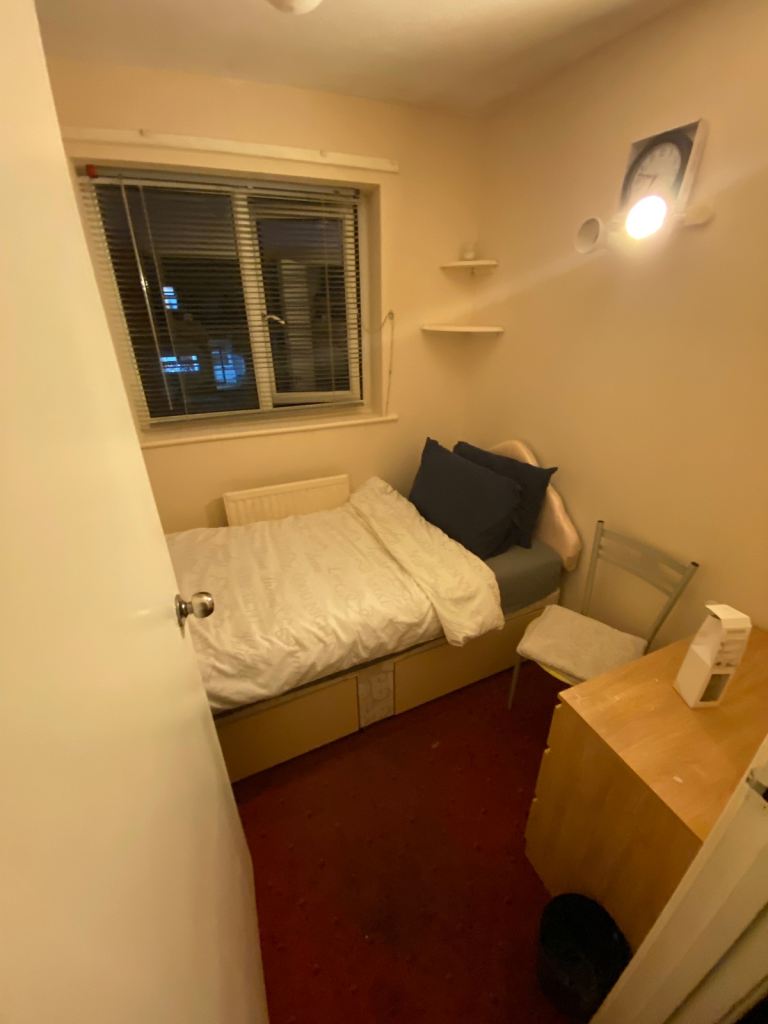 SMALL SINGLE ROOM DERBY CITY 