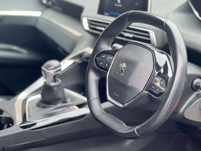 2019 Peugeot 3008 1.5 HDi Allure  HATCHBACK Diesel Manual