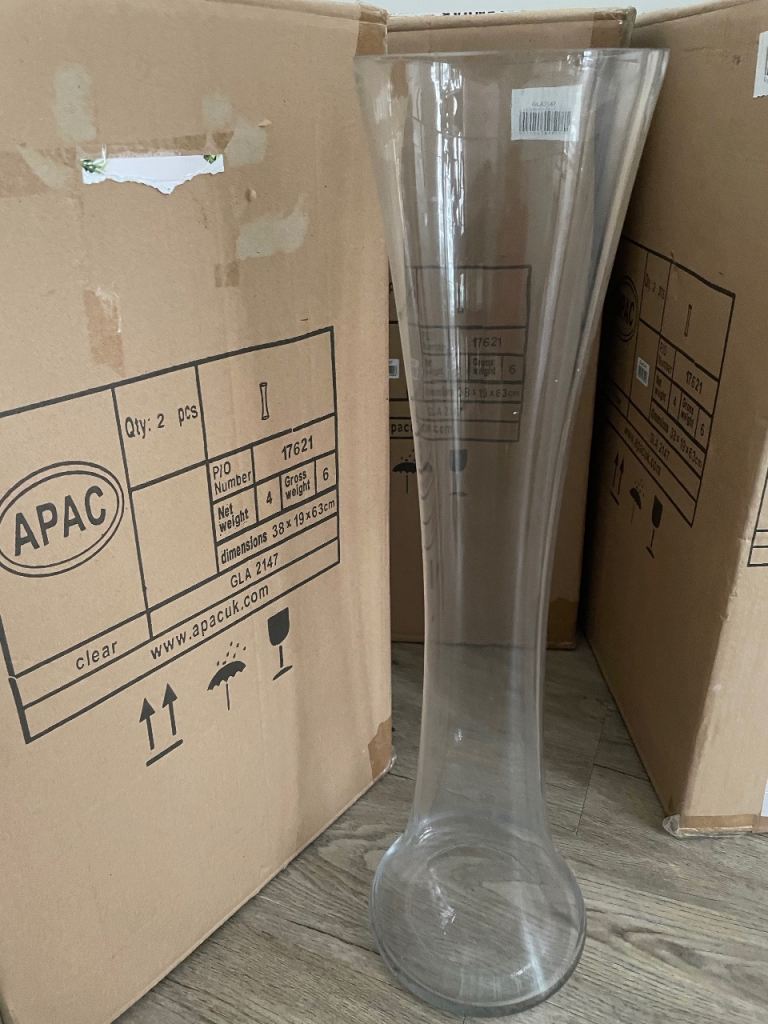 TALL GLASS VASES FOR WEDDINGS/EVENTS