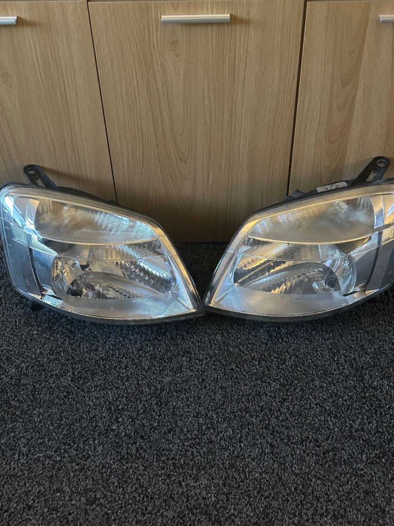 Berlingo head lights 