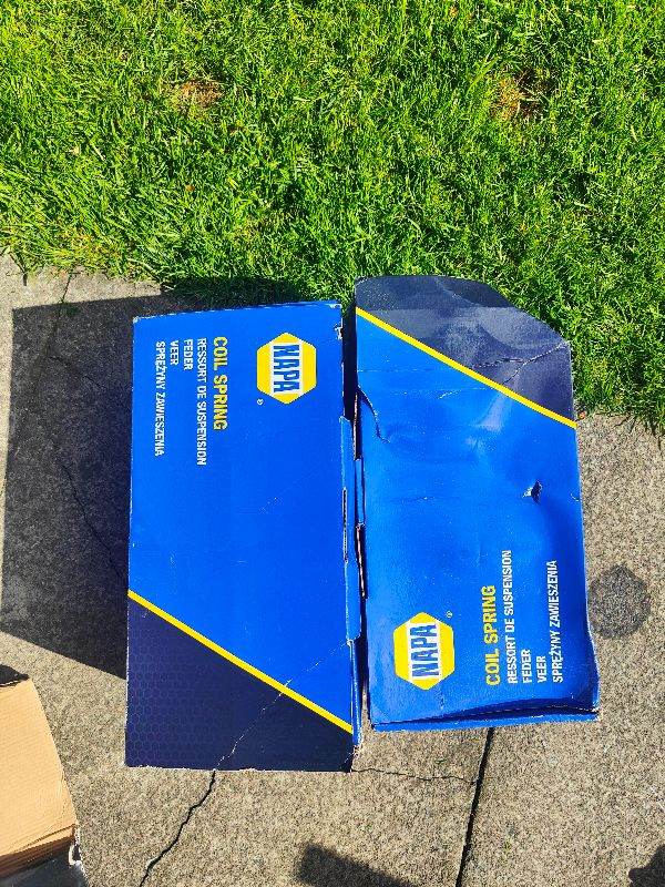 Pair Front Springs, New in Box, Peugeot 4007,Citroen C-Crosser, Outlander 