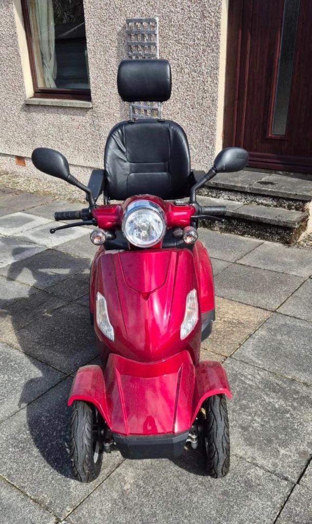 Off the road electric mobility scooter 