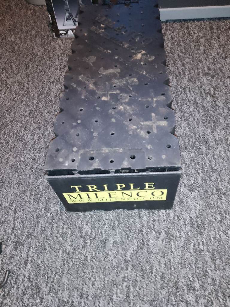 Pair of leveling ramps for motorhome 