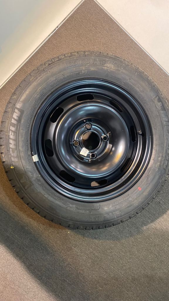 Michelin tyre and Jack kit 185 65 R15 88T