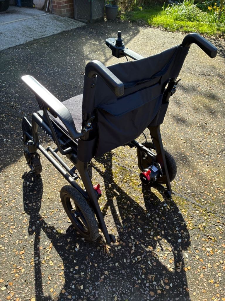 Electric wheelchair 