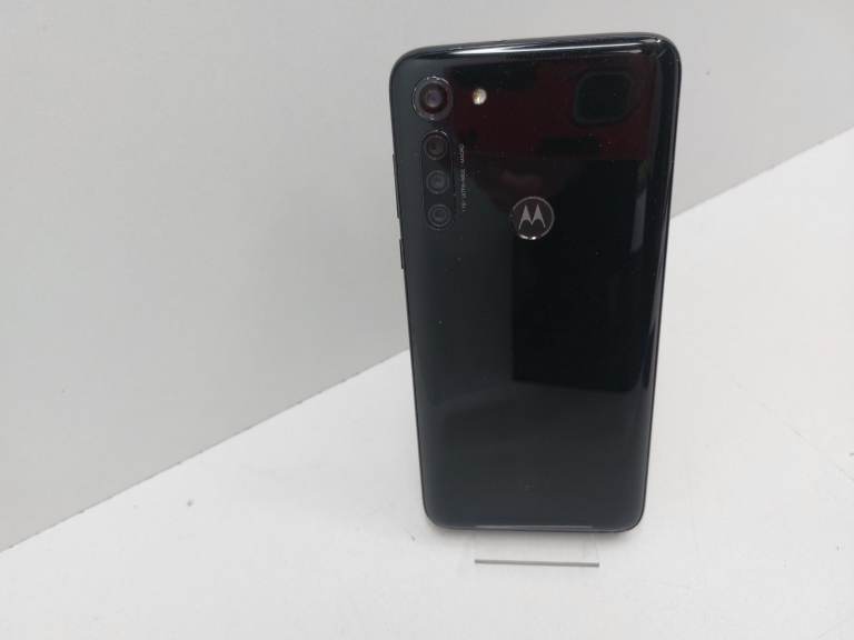 moto g8 , 64gb  open 