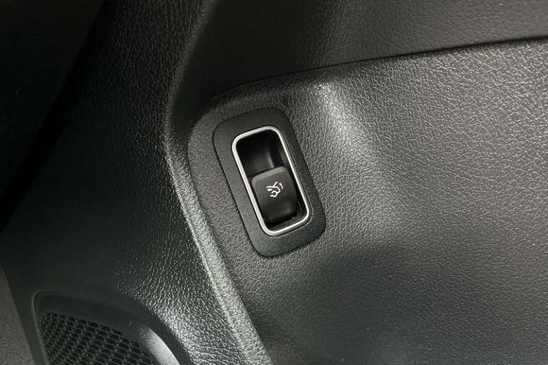 2023 Mercedes-Benz A-Class 1.3 A200h MHEV Sport (Executive) Saloon 4dr Petrol Hybrid 7G-DCT Euro ...