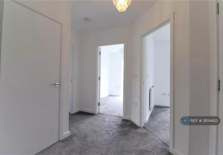 2 bedroom flat in Providence Street, Greenhithe, DA9 (2 bed) (#2854423)