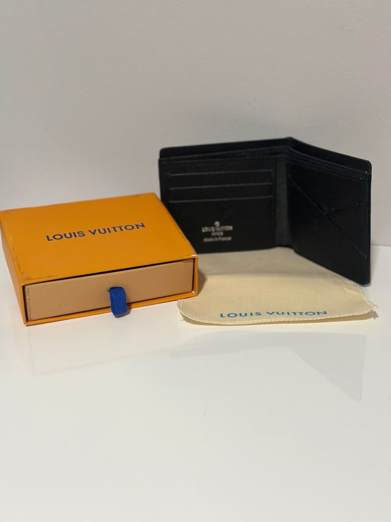 Lv wallet is in very good condition, I recommend it.
