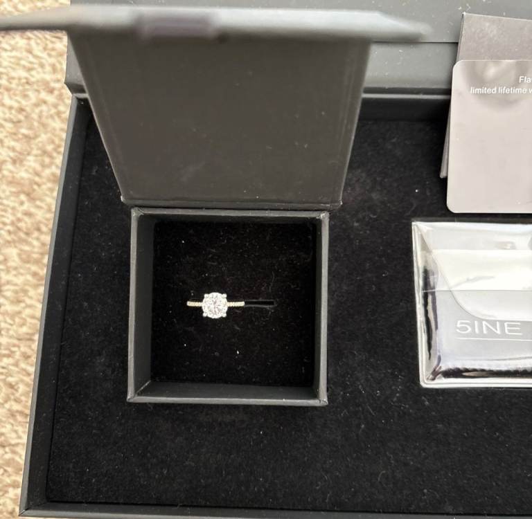 2 carat 14k white gold stunning engagement ring