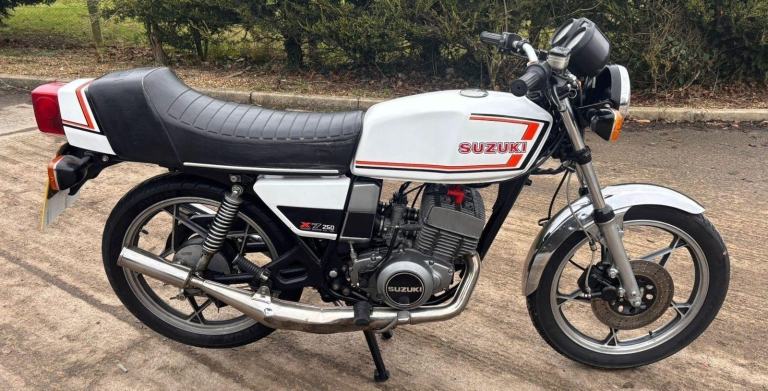 1982 SUZUKI GT250 X7 CLASSIC RETRO 2 TWO STROKE GT 250 CLEAN RESTORED RD GS 