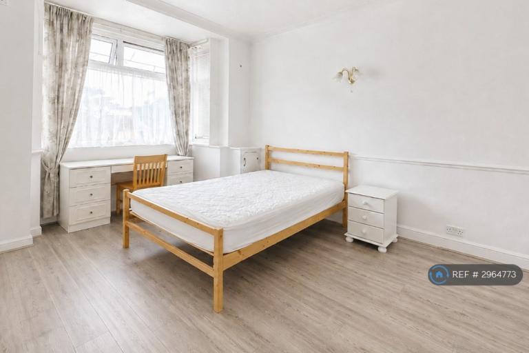 4 bedroom house in Thorncroft Road, Portsmouth, PO1 (4 bed) (#2964773)