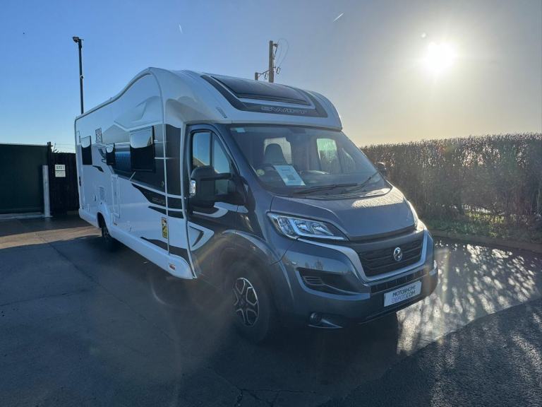 Swift Escape 674, Double Lounge, Drop Down Bed, Family Layout 6 Berth 5 Belts