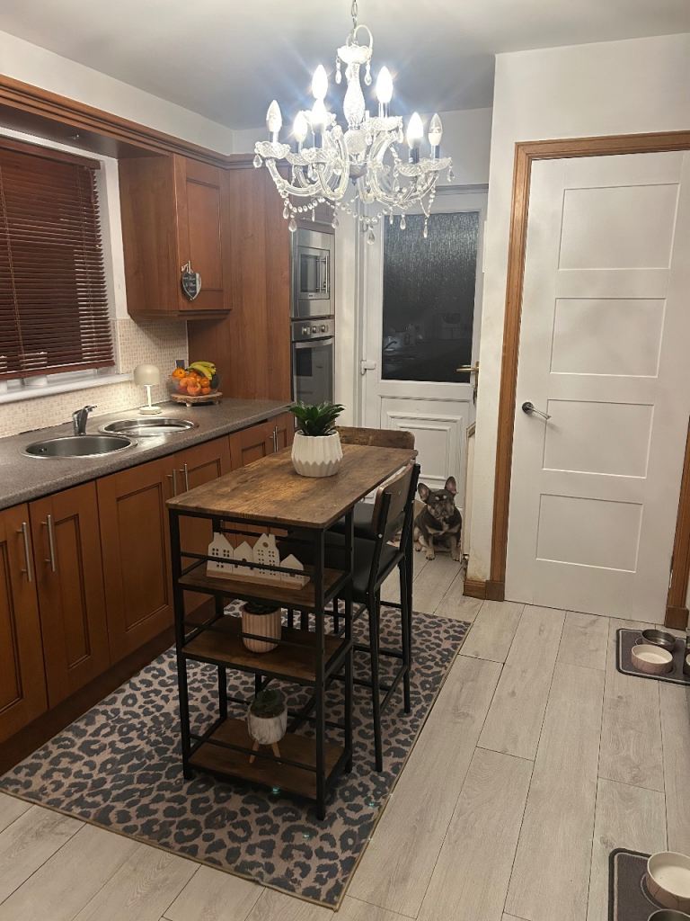Breakfast Bar & Stools