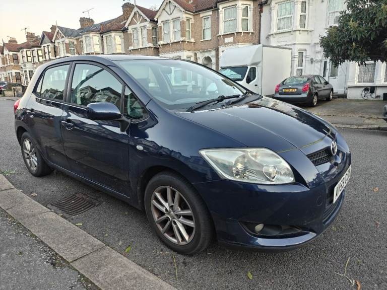 Toyota auris 1.6 petrol 1 former owner Full service history 