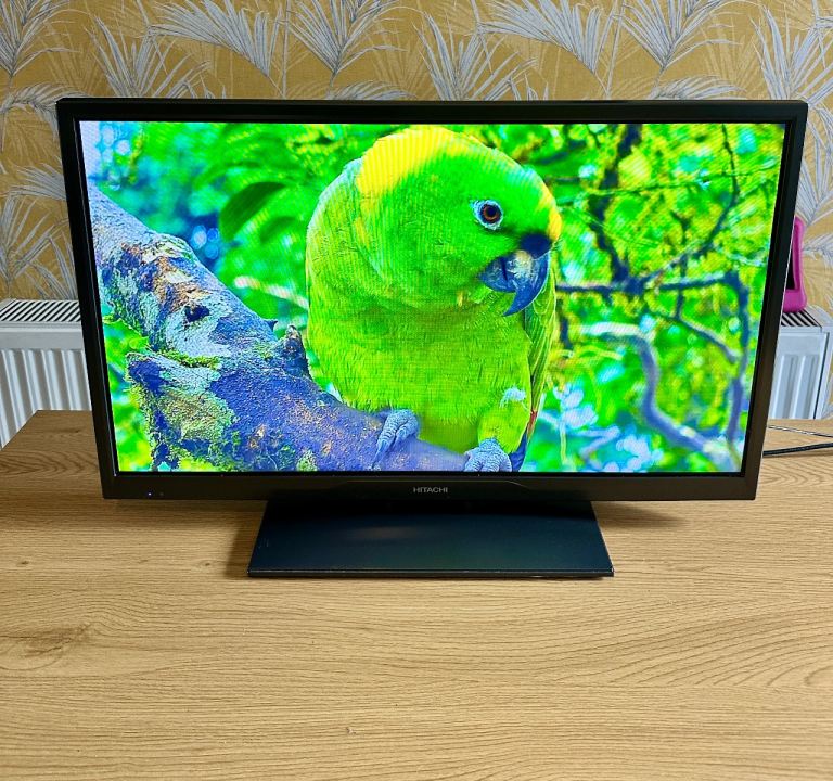 Hitachi 32" LED HD  Tv 📺 & REMOTE 