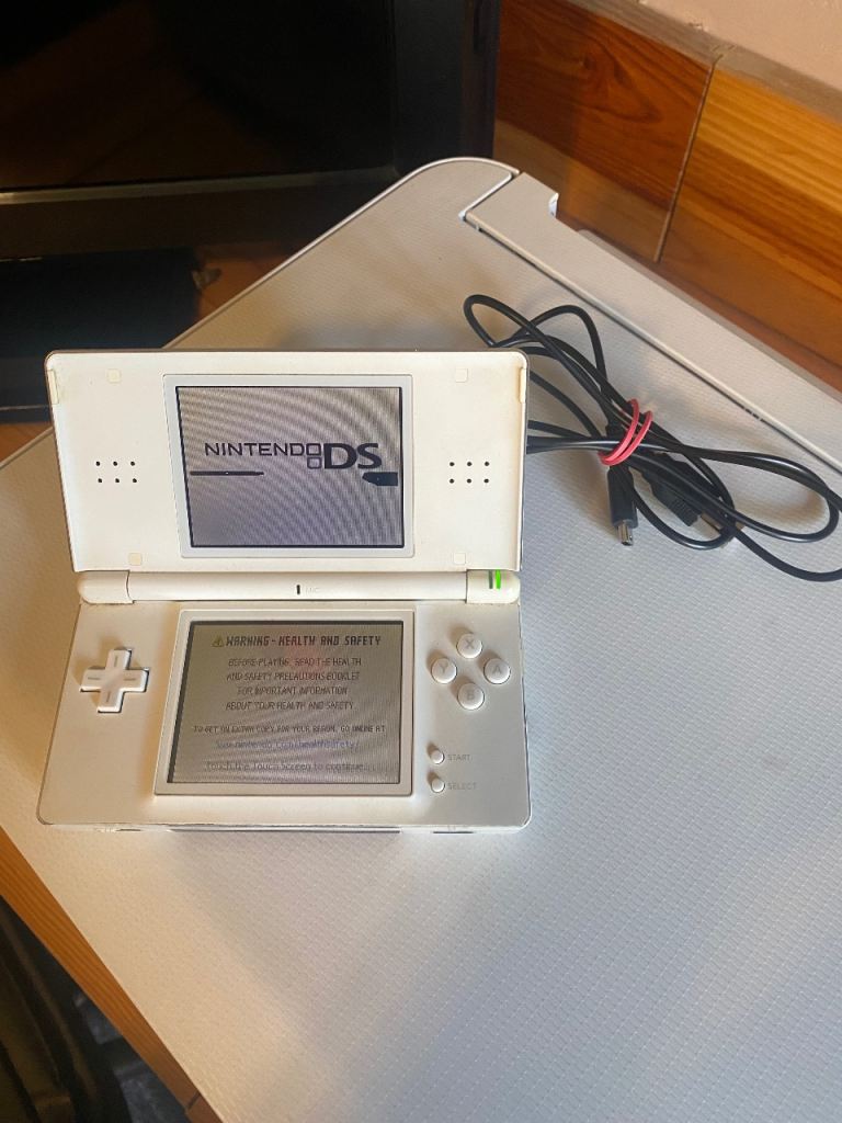 SPARES AND REPAIRS Nintendo DS Lite With Replacement USB Charger
