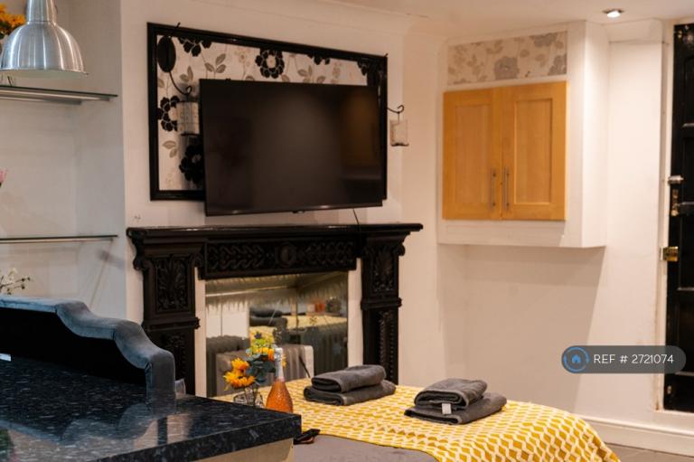 Studio flat in Pains Road, Southsea, PO5 (#2721074)