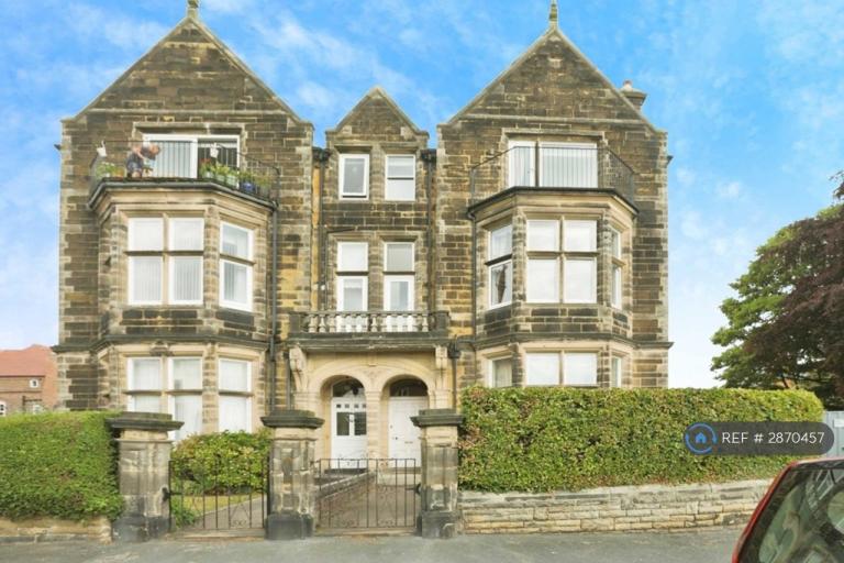 3 bedroom flat in Belvedere Road, Scarborough, YO11 (3 bed) (#2870457)