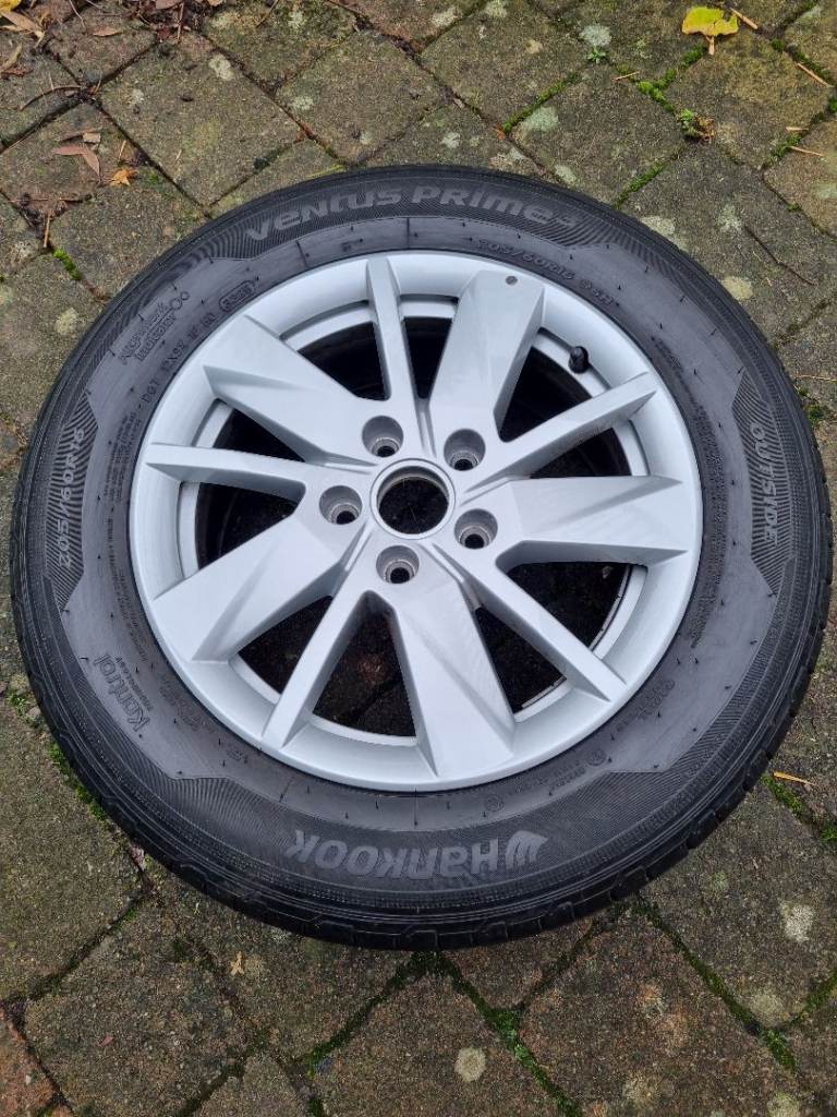 OEM VW Caddy 'Wien' 16" alloy wheels and tyres
