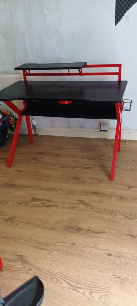 Computer gaming desk