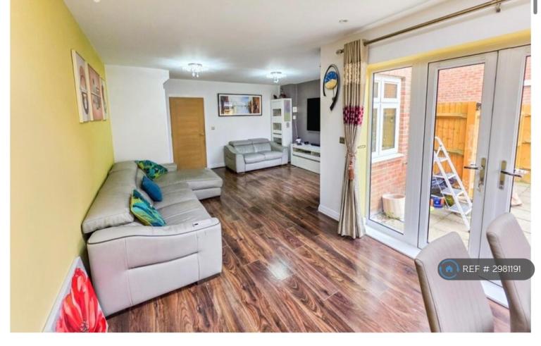 4 bedroom house in Repton Crescent, Reading, RG6 (4 bed) (#2981191)