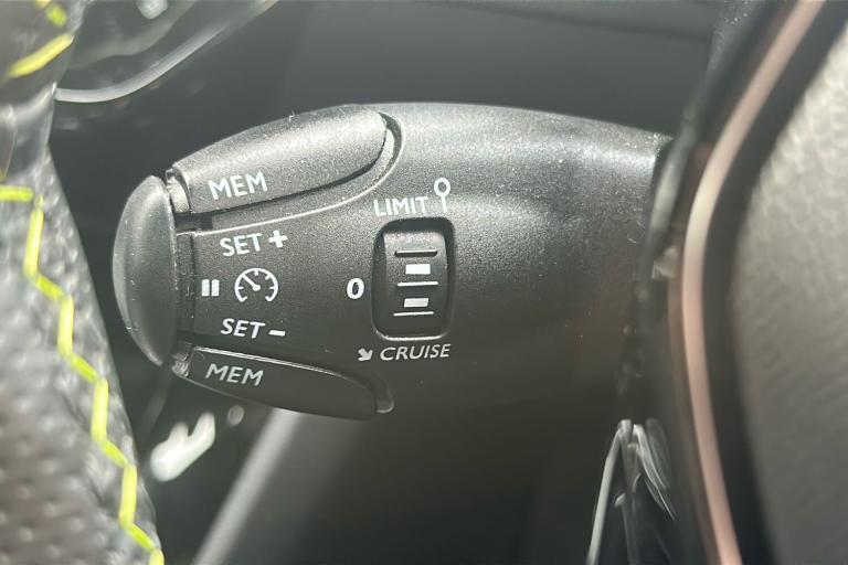  Peugeot 208 1.2 Puretech Gt Hatchback 5dr Petrol Eat Euro 6 s/s 100 Ps Petrol