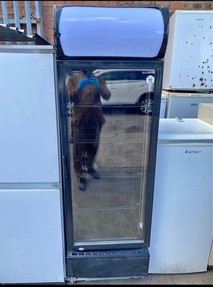 Commercial Glass Door Display Fridge – Upright Drinks Display Cooler – Excellent Working Order