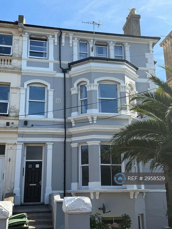 2 bedroom flat in Holmesdale Gardens, Hastings, TN34 (2 bed) (#2958529)