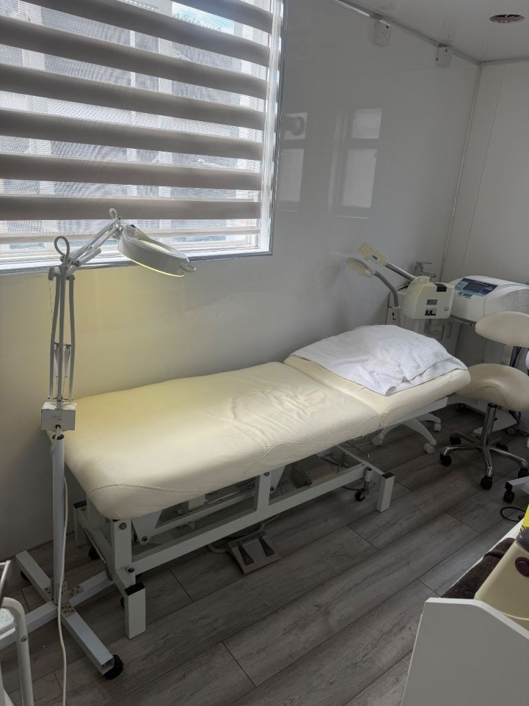 Beauty room for rent