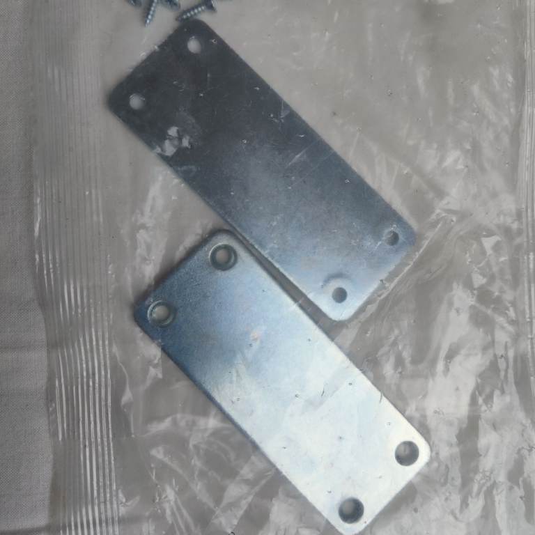 New Metal Joining Plates with Screws - Howdens ref HKC0020