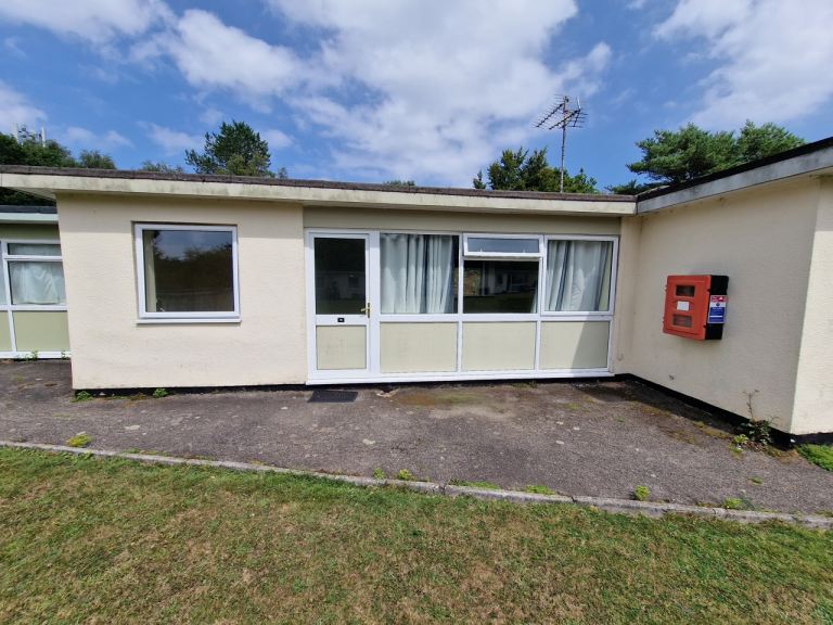 Two bedroom unfurnished chalet accommodation just off A380 between Exeter and Torquay
