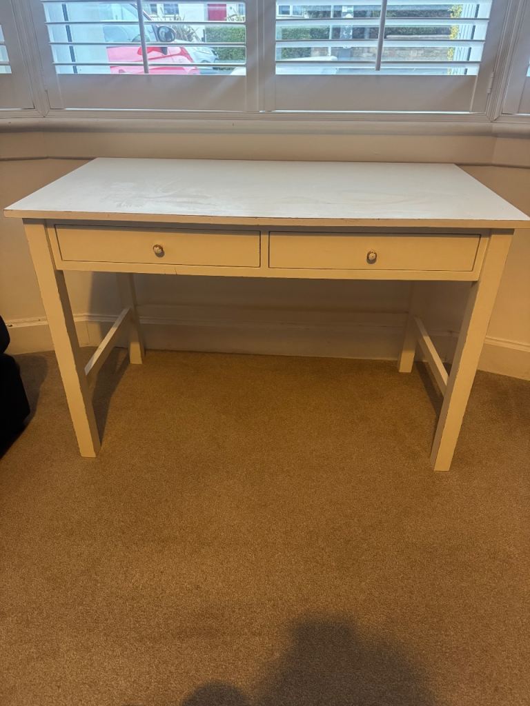 The white company desk