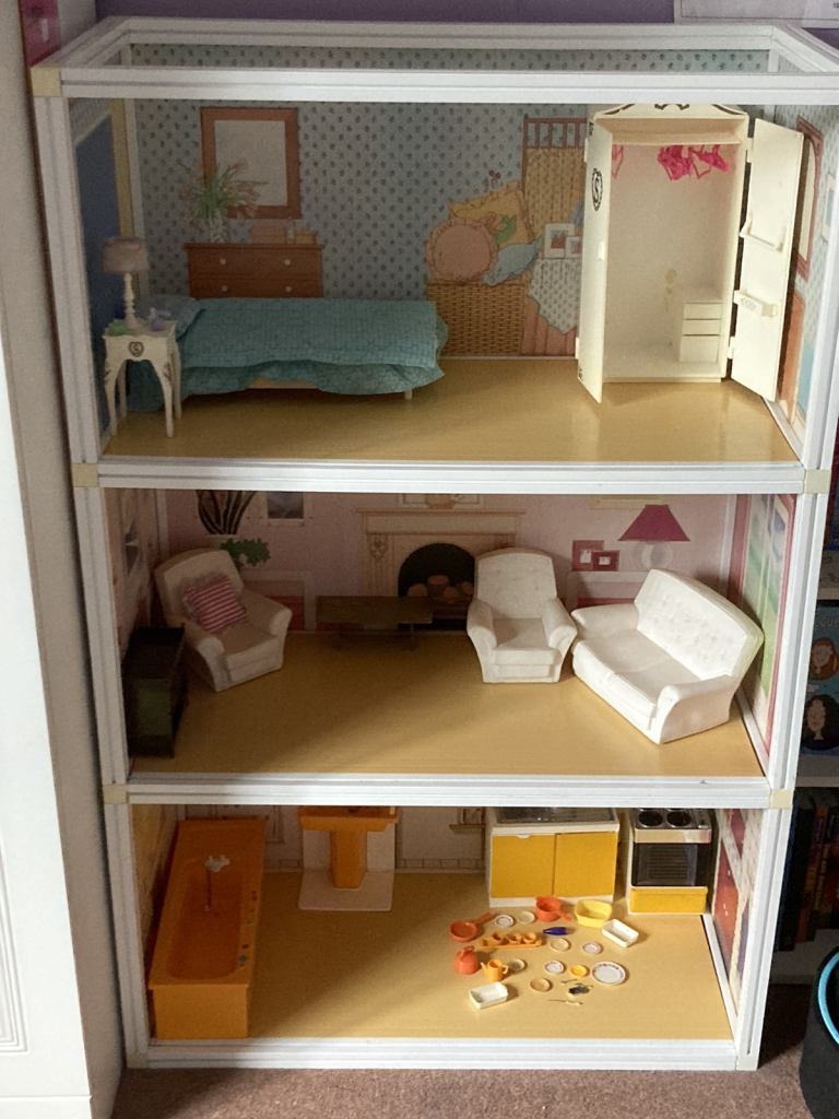 Vintage 1970s Sindy / Barbie House with furniture