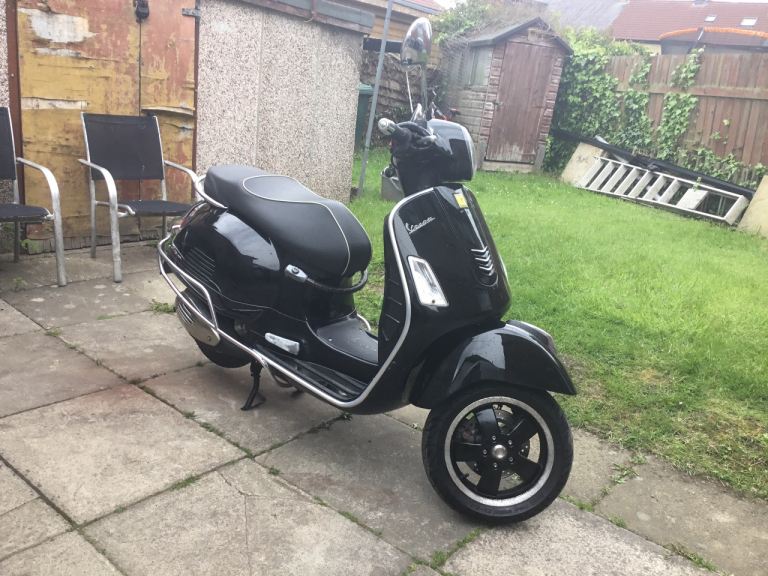 Vespa gts 300 super, 68 reg, may deliver