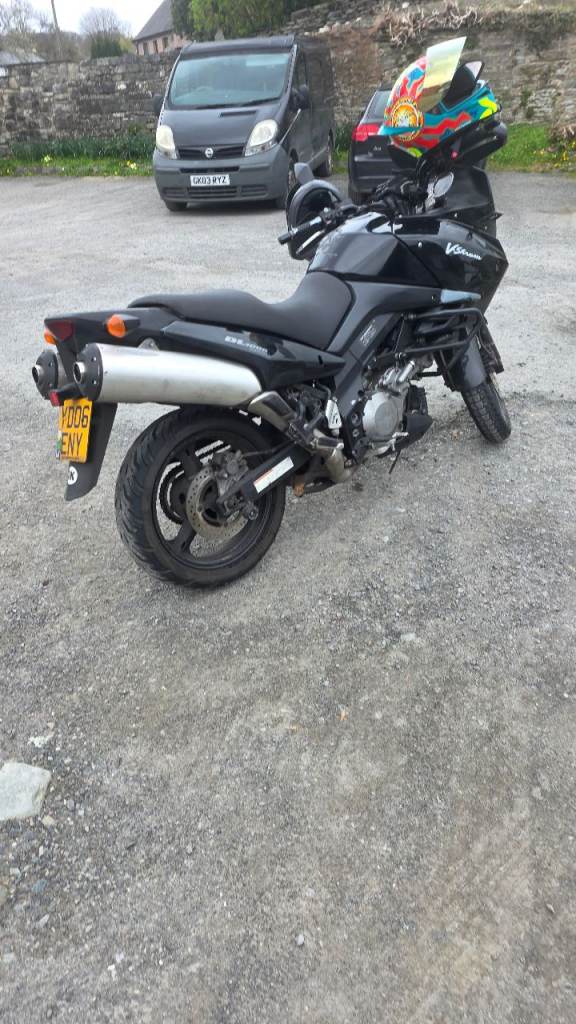 Suzuki v Strom 1000 2006