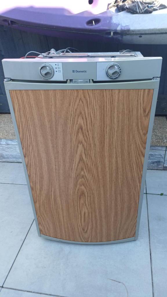 Dometic Caravan Fridge Type C40/110 Model No. RM7371