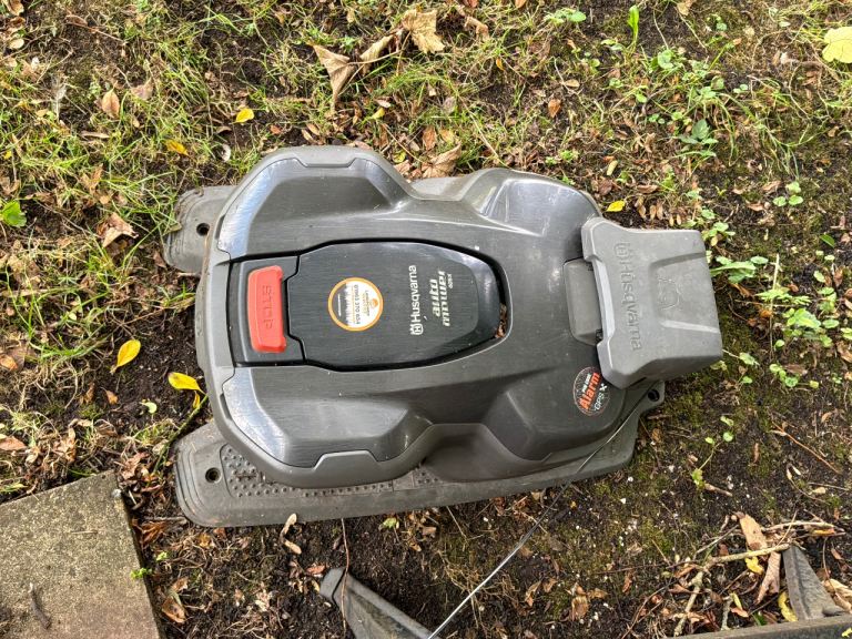 Husqvarna Automower 405X – Excellent Condition – 2 Years’ Warranty Remaining