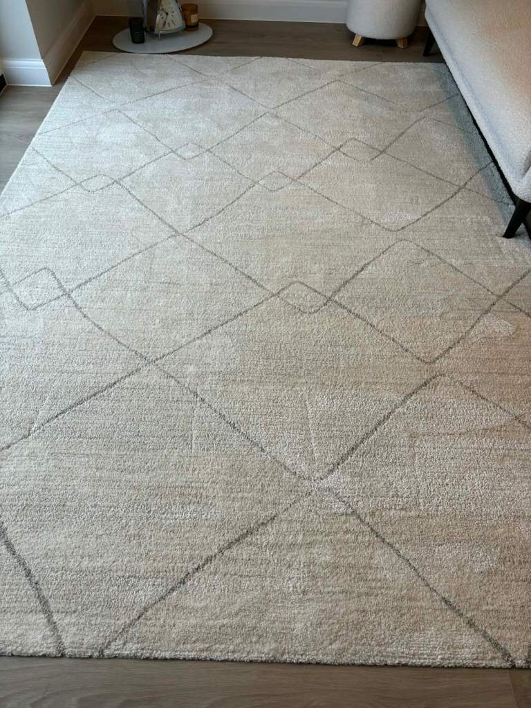 Cream oblong rug 