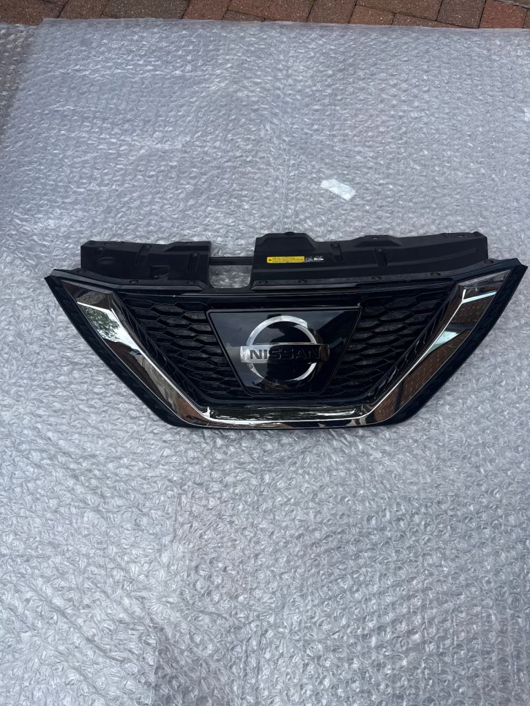 GENUINE NISSAN QASHQAI FRONT BUMPER MAIN GRILLE 62398HV01A . 