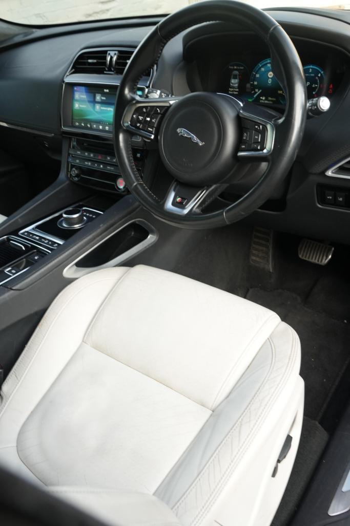 2016 Jaguar F-Pace 3.0d V6 1st Edition 5dr Auto AWD ESTATE DIESEL Automatic