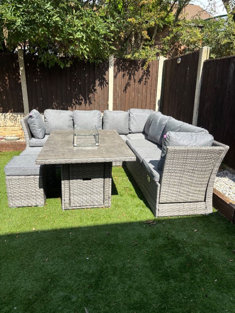 Malay Grey 9 Seater Firepit Set– As Good As New