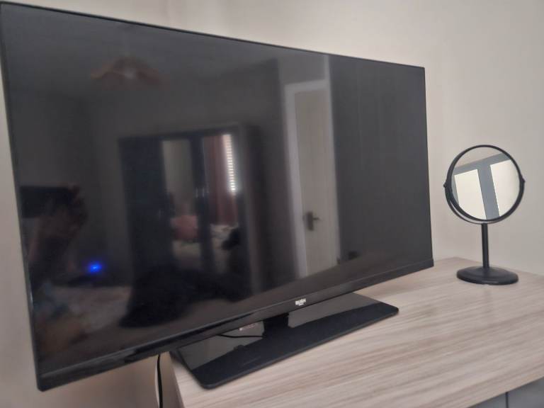 Bush 32-inch Smart TV – Good Condition