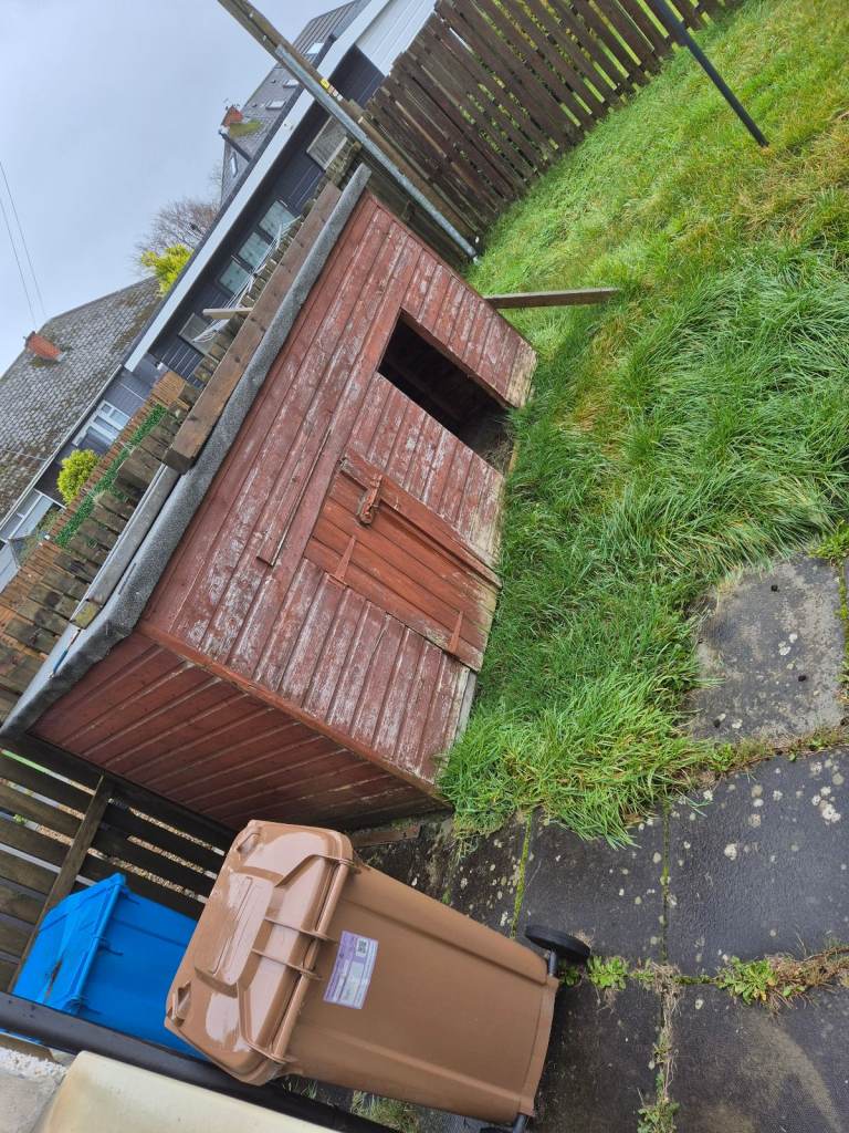 image for ** FREE ** Dog House/ Large Kennel ** FREE **