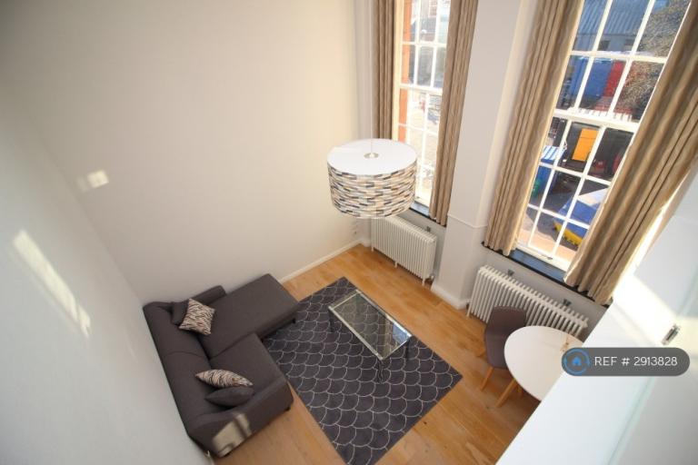 1 bedroom flat in Mcdonald Road, Edinburgh, EH7 (1 bed) (#2913828)