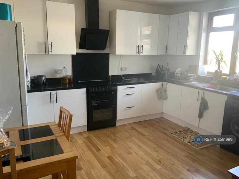 1 bedroom flat in Nelson Road, Gillingham, ME7 (1 bed) (#2591999)