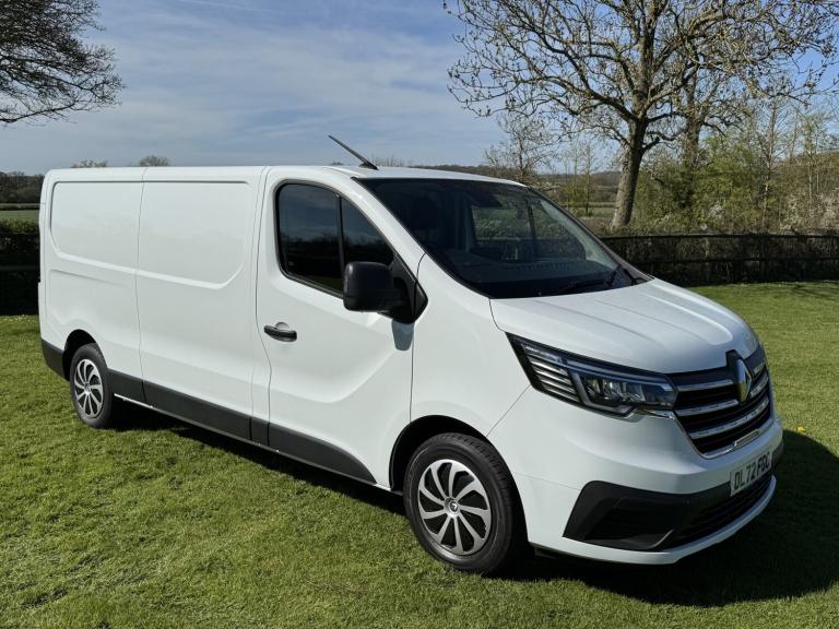 RENAULT TRAFIC 2.0 LL30 Blue dCi 130 Business+ Panel Van MY22 2023