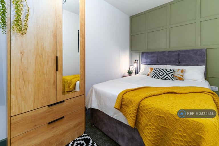 1 bedroom in Tootal Drive, Salford, M5 (#2824428)